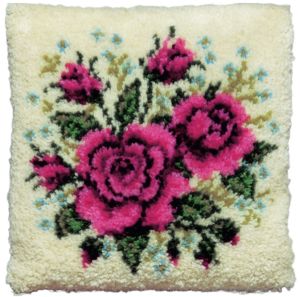 Latch hook cushion kit red roses